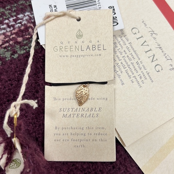 NWT Quagga Green Label Plaid Blanket Wrap Plum Polyester With Bonus Bracelet - Picture 8 of 8